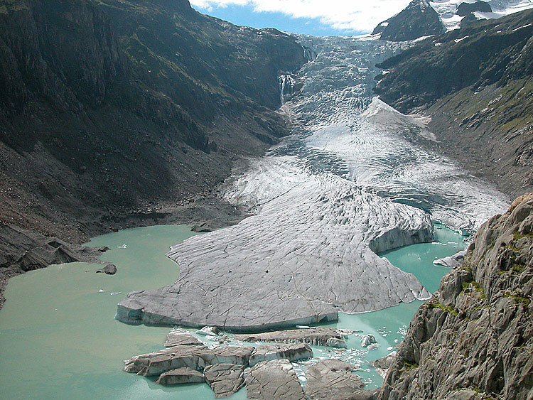 Disintegration of a glacier tongue and formation of a new glacial lake, August 2002