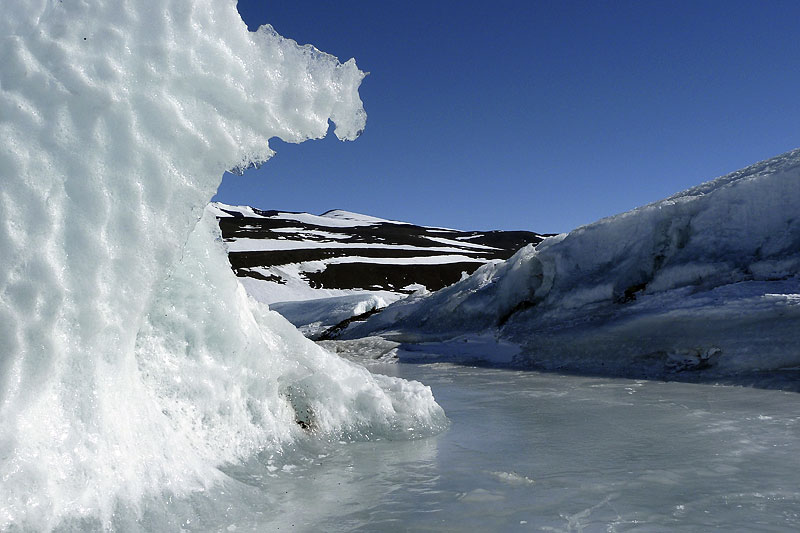 Ice shelf drainage
