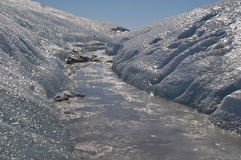 Ice shelf drainage