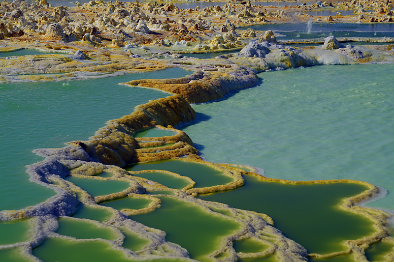 Dallol in January-February 2011: Large and colorful ponds