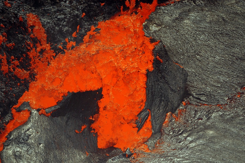 Tectonics and subduction of the lava lake's crust  in 2008