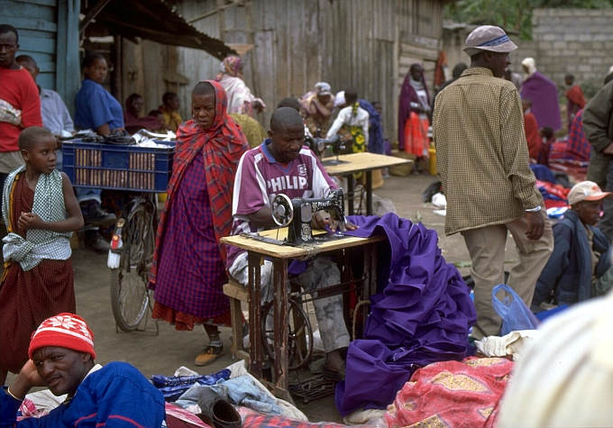 Mercato Maasai. 27 Luglio 2003